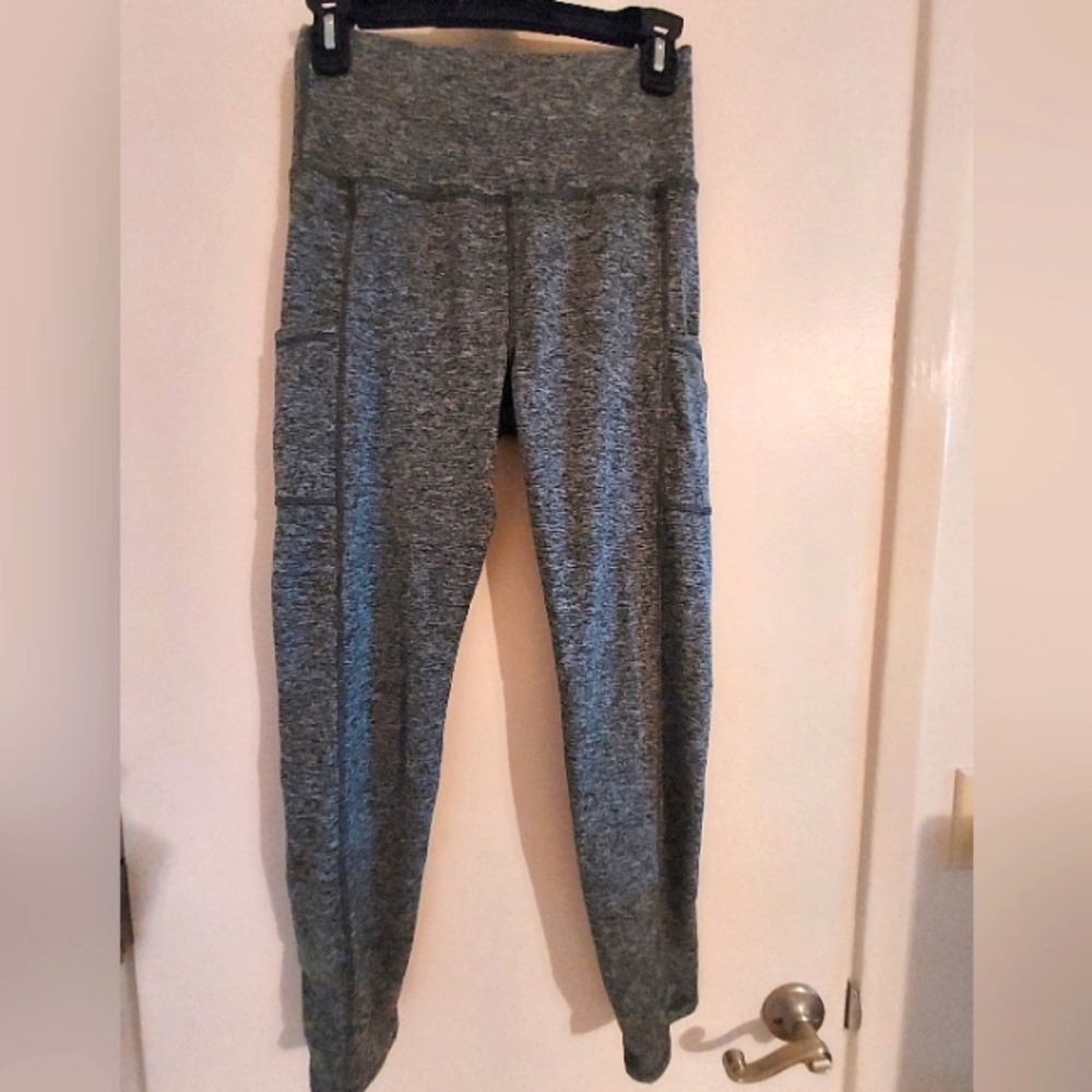 A New Day womens high-rise pocketed super soft black Heather leggings. Small
